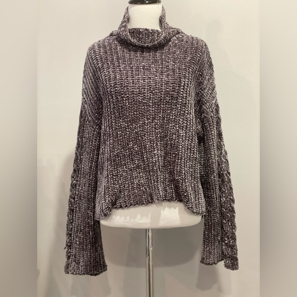 Knit Turtle Neck Cropped Sweater - Picture 1 of 5